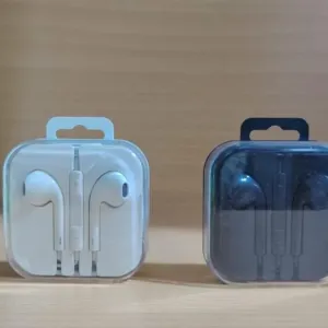 Audífonos con cable en estuche compacto